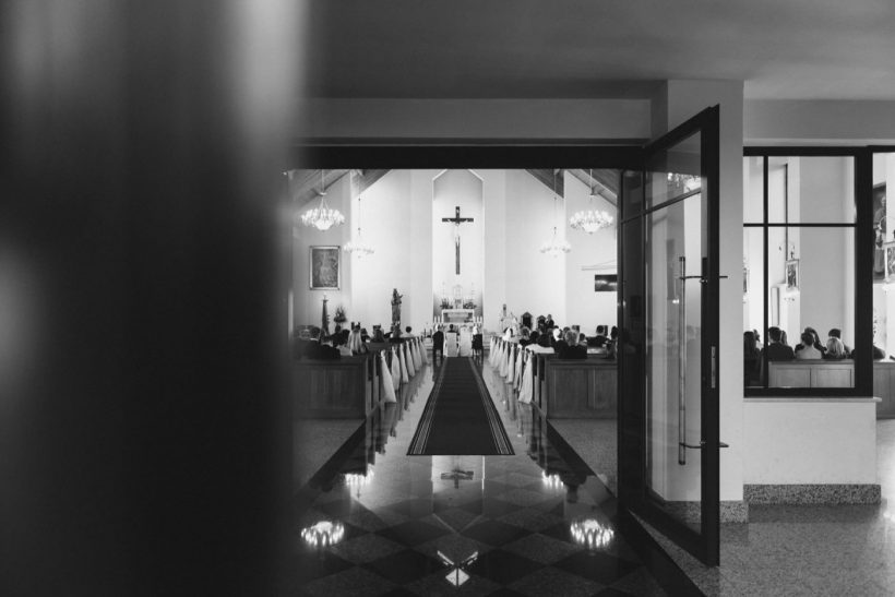 Ślub na Gocławiu 29 Weśjcie do kościoła