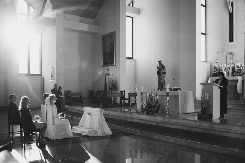 Ślub na Gocławiu 40 Para młoda w kościele