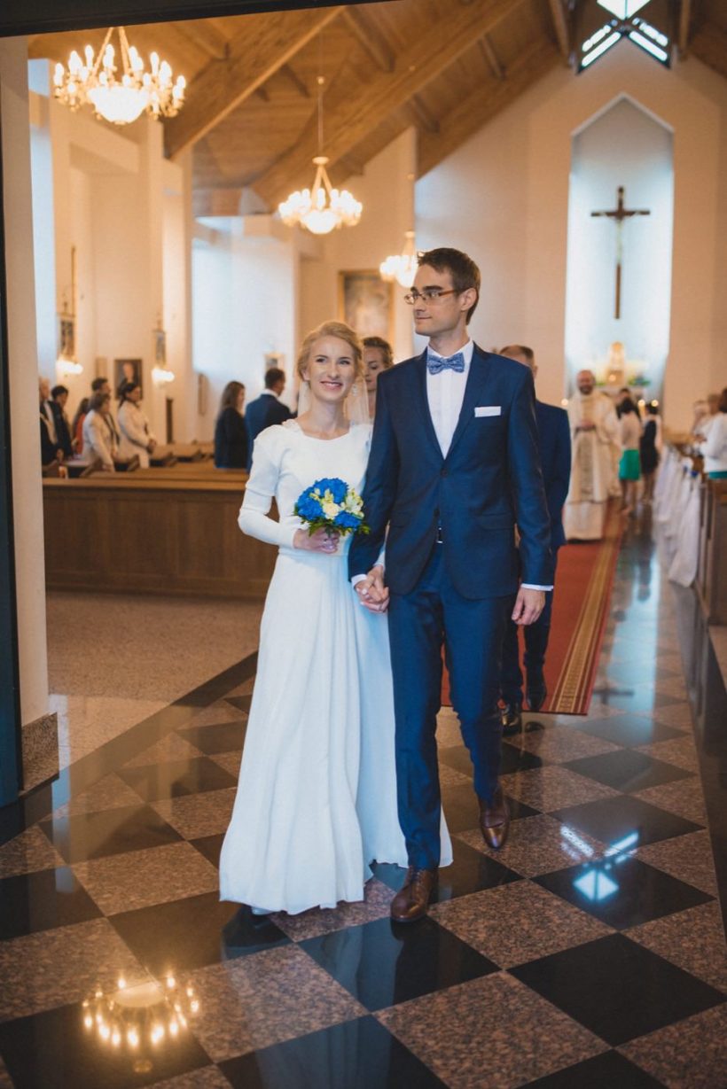 Ślub na Gocławiu 66 Wyjście pary młodej z kościoła